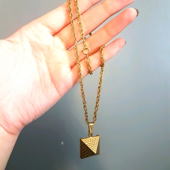 Vintage Jewelry - 💃HOST PICK💃 Vintage Gold Tone Pyramid Necklace